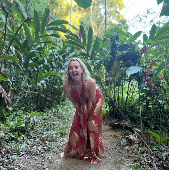 Meet your Posher, Caitlin - Picture 1 of 2